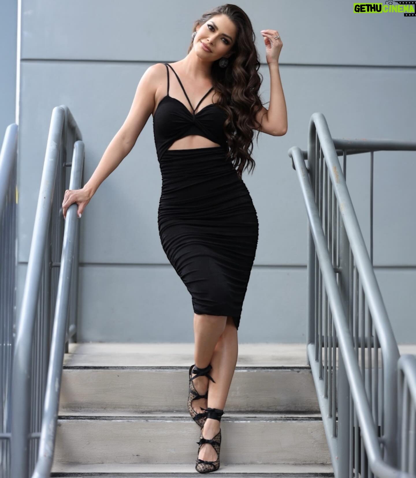 Ana Patricia Gámez Instagram - 🖤 www.Beashion.com 👗 📸 @Juanito_visual_