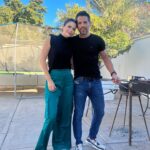 Ana Patricia Gámez Instagram – Quebrar la 🪅 el día 25 siempre será mi tradición favorita de estas festividades 🎄 mi Papá siempre se encargaba de la mariscada 🦐 o la carnita asada 🥩 puedo decir que está Navidad la disfrute tanto como si Él y mis abuelos estuvieran presentes 🕊️ la vida es efímera pero los recuerdos son eternos 🙌🏼 
Luego les comparto lo divertido que fue quebrar 2 🪅 que tenían 🍬 & 💵 y como terminó la noche con karaoke 🎤🤭