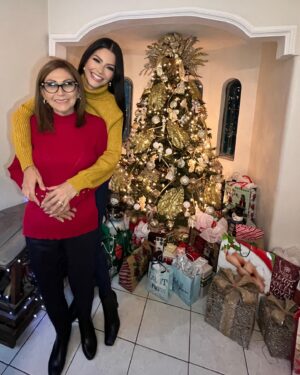 Ana Patricia Gámez Instagram - Mi muy Feliz Navidad con los que más amo en mi Sonora 🌵🎄🥰