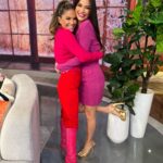 Ana Patricia Gámez Instagram - La cuñis @KarlaMartinezTv aunque no lo crean nos vemos poco pero nos queremos mucho 🥰💕☀️ esta mañana en @DespiertaAmerica en vísperas de San Valentín 💝 👗 www.Beashion.com