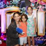 Ana Patricia Gámez Instagram - Sunday Fun Day 🩷🪩⚡️ Hoy tuvimos la oportunidad de ver @Trolls y nos encantó 🥰 #TrollsBandTogether gracias @HM_Comms por tan bello evento! #Trolls estará disponible en cines el 17 de Noviembre @UniversalPictures 📸 @AltaImages gracias por las bellas fotos 😍