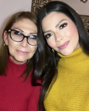 Ana Patricia Gámez Instagram - Mi muy Feliz Navidad con los que más amo en mi Sonora 🌵🎄🥰