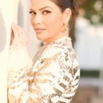 Ana Patricia Gámez Instagram – Dándolo todo este inicio de semana 🤍 
✨ www.Beashion.com.com
💋 @BbellaByMillie 
📸 @Juanito_visual_ 
📺 @EnamorandonosUsa