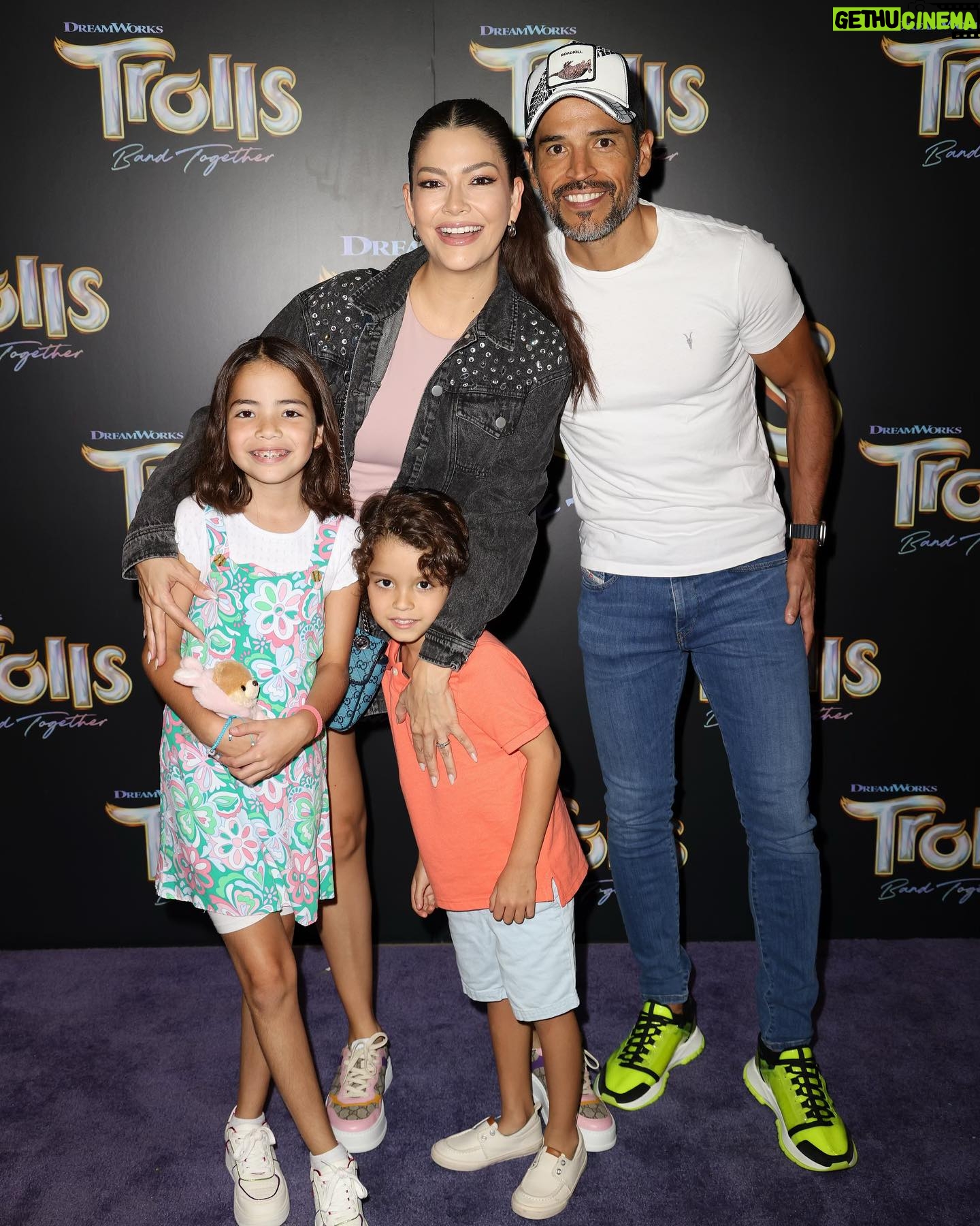 Ana Patricia Gámez Instagram - Sunday Fun Day 🩷🪩⚡️ Hoy tuvimos la oportunidad de ver @Trolls y nos encantó 🥰 #TrollsBandTogether gracias @HM_Comms por tan bello evento! #Trolls estará disponible en cines el 17 de Noviembre @UniversalPictures 📸 @AltaImages gracias por las bellas fotos 😍