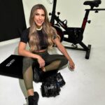 Ana Paula Minerato Instagram - Gente vcs já pensaram em ter sua própria academia dentro de casa ???? 😱 Parece impossível eu sei 😅 mas é muito fácil 😍 A @steelgym.br é uma empresa que monta sua academia em casa, te dando liberdade pra vc treinar quando quiser na hora que quiser , eu mesma não largo mais minha Bike 🫶🏻🚲 Aqui além da bike tenho colchão e pesinhos tudo em casa😀💪🏻 ➡️Fica a dica pra vcs que gostam de treinar, dá um super adianta nos treinos, cardios e o melhor a família toda usa 😉 @steelgym.br @steelgym.br @steelgym.br 💪🏻🚲😀 ➡️Frete para todo o Brasil 📍Cupom MINERATO