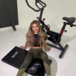 Ana Paula Minerato Instagram - Gente vcs já pensaram em ter sua própria academia dentro de casa ???? 😱 Parece impossível eu sei 😅 mas é muito fácil 😍 A @steelgym.br é uma empresa que monta sua academia em casa, te dando liberdade pra vc treinar quando quiser na hora que quiser , eu mesma não largo mais minha Bike 🫶🏻🚲 Aqui além da bike tenho colchão e pesinhos tudo em casa😀💪🏻 ➡️Fica a dica pra vcs que gostam de treinar, dá um super adianta nos treinos, cardios e o melhor a família toda usa 😉 @steelgym.br @steelgym.br @steelgym.br 💪🏻🚲😀 ➡️Frete para todo o Brasil 📍Cupom MINERATO