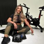 Ana Paula Minerato Instagram - Gente vcs já pensaram em ter sua própria academia dentro de casa ???? 😱 Parece impossível eu sei 😅 mas é muito fácil 😍 A @steelgym.br é uma empresa que monta sua academia em casa, te dando liberdade pra vc treinar quando quiser na hora que quiser , eu mesma não largo mais minha Bike 🫶🏻🚲 Aqui além da bike tenho colchão e pesinhos tudo em casa😀💪🏻 ➡️Fica a dica pra vcs que gostam de treinar, dá um super adianta nos treinos, cardios e o melhor a família toda usa 😉 @steelgym.br @steelgym.br @steelgym.br 💪🏻🚲😀 ➡️Frete para todo o Brasil 📍Cupom MINERATO