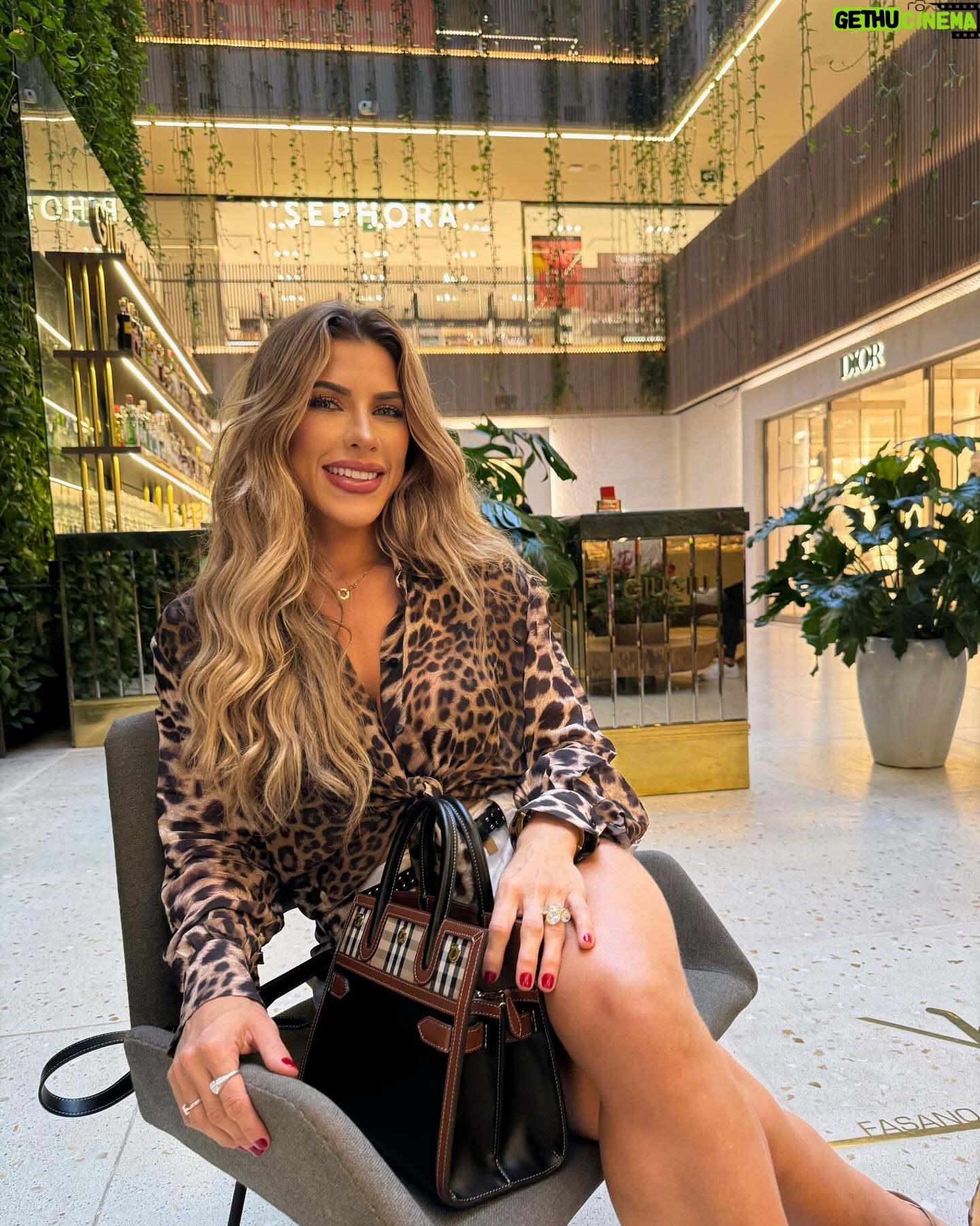 Ana Paula Minerato Instagram - Tardezinha #Vino&Pasta #Ilcapitale 🍷🍽️