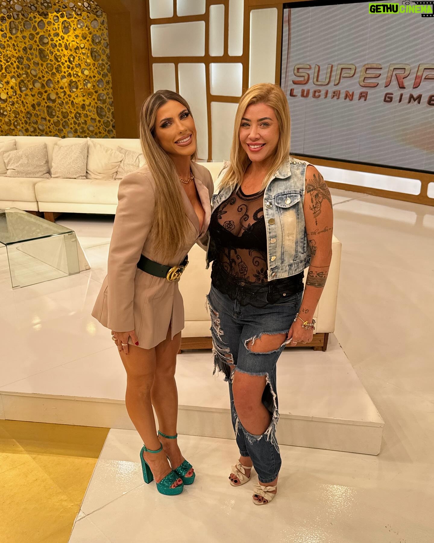 Ana Paula Minerato Instagram - Pode postar foto atrasada?? Hahaha #Superpop ✨⭐️