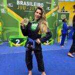 Ana Paula Minerato Instagram - Mais um campeonato 🥋💙 @cbjjoficial 🇧🇷 Desta vez o #Brasileiro conquistei a medalha de bronze 🥉claro que sempre iremos lutar pelo ouro, mas saio de cabeça erguida pois sei que Lutei e fiz oq pude o nível estava muito alto e qualquer uma poderia ter sido campeã pq todas estavam muito bem preparadas! Sei o quanto me dediquei e abdiquei de tantas coisas pra estar ali , estou com o menisco rompido e fiquei 15 dias fora dos treinos tive 7 dias pra correr atrás do prejuízo e montar um novo jogo que não expusesse meu joelho, então trabalhamos em cima disso pq NÃO COMPETIR , nunca foi uma opção ! Então me anestesiei e fui , com o joelho deu tudo certo, mas jiu-jítsu é detalhe e tem muitos detalhes que ainda tenho que ajustar, independente do resultado amanhã estarei de volta aos treinos pra buscar minha melhor versão e entregar a melhor performance Aos campeões deixo meus parabéns pq o baguiu é doído demais !!! Agradeço aos meus mestres @gustavoalmeidajj @ernaniii_ e as minhas parceiras de treino por tudo que estamos construindo ❤️ @almeidajjcasaverde orgulho demais de fazer parte deste time 🥋💪🏻🙏🏻 #Oss