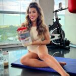 Ana Paula Minerato Instagram - Hahahah é nem é meme !! Vc quer ter uma vida mais saudável e bons resultados na academia ?? Então é óbvio que vc precisar melhorar sua alimentação, com a linha de produtos proteicos da @cellgenix isso fica fácil fácil 😍 Whey Protein, creatina, BCAA, barrinha de proteína e tudo que vc precisa vc encontra no site da www.cellgenix.com.br Tem cupom de desconto ⬇️ 👉🏻MINERATO 20% off frete grátis Entrega para todo o Brasil @cellgenix 💪🏻❤️