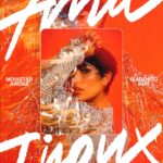 Ana Tijoux Instagram - La música ha sido y es un regalo imposible de describir en este post. Me recuerdo con 18 años rimando, con los bolsillos llenos de sueños, delineando versos, improvisando con amigos, escribiendo canciones entre hojas sueltas. Me veo y abrazo esa Ana o esa Anita con tanto cariño. Conocí muchos colegas en el camino. Varios hermanos que porto hasta el dia de hoy porque crecimos juntos, imaginamos juntos y al día de hoy de mayores nos veo iguales con las mismas bromas absurdas entre risotadas escuchando todos esos discos que nos ampliaron como seres humanos que simplemente somos. La lista a quienes debo agradecer es demasiado grande. No solo músicos sino que artistas en otras disciplinas que me inspiraron al bailar o al pintar. Amigas y amigos gracias por existir, por dar a este mundo más colores, por levantarme darme fuerza y sobre todo gracias por haberme dado la oportunidad de conocerlos . Es tan bello sentir que uno sigue aprendiendo y sigue creciendo en muchos ámbitos incluso espirituales. El aprendizaje nunca se acaba es simplemente eterno. Y si hoy hablara con « la loca Ana » le diría Ana disfruta, no pierdas tiempo, escoge tus batallas, silencia lo que hace daño y afírmate en los afectos honestos que esos son lazos eternos en amor. No te compares porque somos todos únicos, la industria es dura pero calma que la música es siempre sabia y la gente cariñosa. El escenario es solo parte de un gran trabajo de equipo , que la fama no te coma el alma y recibe cada aplauso con humildad, que nunca nada está ganado y que cometerás muchos errores porque es parte la vida. « El tema no es caerse, levantarse es la victoria » Que tus convicciones jamás se apaguen porque son parte de ti. Respira cada partícula de la vida con todos sus matices sin miedo y canta con el corazón más grande que nunca el 18 de Agosto. Abraza cada momento como si fuese único… humanidad siempre 🤲🏽 ❤️‍🔥❤️‍🔥❤️‍🔥 Feliz que me acompañes por todos estos años verseados. Salud y sobre todo mucho A M O R ❤️‍🔥 TICKET a la venta HOY a través de @puntoticket sino vean la bio 🫶🏽 https://www.puntoticket.com/ana-tijoux