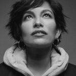 Ana Tijoux Instagram - ⁩Gracias por este hermoso registro y al maravilloso grupo humano que me acompañó esta sesión. A seguir y seguir… Mañana es un día muy importante y me siento afortunada de poder compartir estos momentos que atesoro profundamente. Salud familia y a cuidarse infinito. Que en estos tiempos de surrealismo mundial y violencia abrazarnos es esencial. Mecernos en comunidad siempre! ❤️🍉 Observar desde el lente es un ejercicio que apreciamos como equipo, nos llena el alma. Es la posibilidad de entrar al canto en blanco, negro, en todos los tonos de grises y empaparnos de música y color. Hemos tenido el gusto esta vez de colaborar con Ana Tijoux, y tuvimos la posibilidad de jugar con lo ludico y lo honesto. Gracias a todo el equipo por estos momentos que atesoramos como EgoEgo. Fotografía: @nachonal Styling: @nataliasch Maquillaje y Pelo: @marcelobhanu Diseño: @arcennic.cl Asistente de Fotografía: @erwinbukaczek Asistente de Vestuario: @lolagonzalezc Agradecimientos: @estudiomahavat #anitatijoux #anatijoux #chile #musicachilena