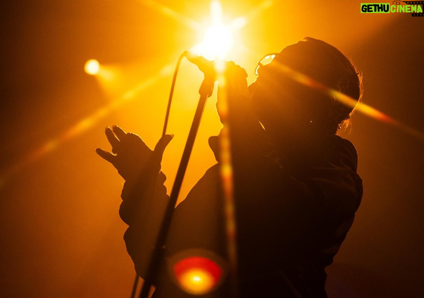 Ana Tijoux Instagram - Gracias infinitas #andorra #barcelona #zaragoza por todo el cariño entregado. Nos sentimos con todo el equipo infinitamente agradecidos de su energía y cariño Que se multiplique infinitamente con más música que nos levanta el alma y los sentires necesarios. Nos vemos esta semana #sanfrancisco #losangeles #santiagodechile @inti.gajardo.g en el disparo preciso ❤️🤲🏽🇵🇸🫶🏽✊🏽🫀 VIDA# Nos vemos esta semana : 12 de marzo @bimbos365club San Fransisco 14 de marzo @regencytheatres 17 de marzo @lollapaloozacl Santiago de Chile Todos los tickets en la bio ‼️