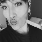 Ana Tijoux Instagram - Historias absurdas de besos al infinito y momentos Random en ascensores… Empezamos por fin esta semana está hermosa locura de inicio de gira! Pueden ver todo el detalle de fechas y entradas en el link de la Bio 🫶🏽 Infinitamente agradecida de todo el equipo por confiar y dar toda la mejor energía en cada paso y a mi Familia por ser incondicionales y darme tanto tantísimo amor del BUENO en tiempos de absurdidad y violencia. @pandaartistmanagement @produccionw @el.rauu @nicondrums @derrocha_fe @inti.gajardo.g Ansiosa de poder mostrar toda la música en vivo y daré lo mejor de nosotros en cada directo que es lo que más disfruto. Nunca dejar de sensibilizarse, empaparse de la vida misma, por la HUMANIDAD entera contra todo genocidio 🤲🏽 siempre de PIE y sacar la voz panas. Jamás olvidar PALESTINA Y WALLMAPU LIBRE✊🏽 Pronto estrenamos nuevo video‼️ Gracias a cada una y cada uno por el afecto, el apoyo y cada mensaje de cariño. Que se multipliquen a millones. #vida ❤️🫀🇵🇸 #anatijoux # #1977 #nuevodisco