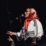 Ana Tijoux Instagram - Gracias infinitas por el cariño, por la presencia, por venir y acompañarnos al son de las canciones. Me siento profundamente agradecida de todo el amor Ese amor que nos mece. Ese amor que nos remueve. Ese amor que nos levanta. Aguante familia, por más música por más vida y VIDA!! Gracias una vez más @inti.gajardo.g por tu registro y cariño te amo hermana. @marcelobhanu por maquillarme @produccionw por todo el trabajo @alejandrokanoluna en las visuales @kurufleiback @_scarlas_ @kanzu.bby por el tremendo talento bailando @shishibosspaulito 🫶🏽 @djdacel amor infinito @lolapalooza_oficial A mi equipo de trabajo por regalarnos su complicidad y entrega @el.rauu @derrocha_fe @nicondrums Guillaume en el sonido y Diego apoyando ! PALESTINA Y WALLMAPU LIBRE 🤲🏽✊🏽🇵🇸🫶🏽🖤❤️