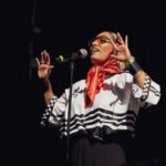Ana Tijoux Instagram - Gracias infinitas por el cariño, por la presencia, por venir y acompañarnos al son de las canciones. Me siento profundamente agradecida de todo el amor Ese amor que nos mece. Ese amor que nos remueve. Ese amor que nos levanta. Aguante familia, por más música por más vida y VIDA!! Gracias una vez más @inti.gajardo.g por tu registro y cariño te amo hermana. @marcelobhanu por maquillarme @produccionw por todo el trabajo @alejandrokanoluna en las visuales @kurufleiback @_scarlas_ @kanzu.bby por el tremendo talento bailando @shishibosspaulito 🫶🏽 @djdacel amor infinito @lolapalooza_oficial A mi equipo de trabajo por regalarnos su complicidad y entrega @el.rauu @derrocha_fe @nicondrums Guillaume en el sonido y Diego apoyando ! PALESTINA Y WALLMAPU LIBRE 🤲🏽✊🏽🇵🇸🫶🏽🖤❤️