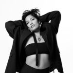 Ana Tijoux Instagram - 1.60 No sé cuánto peso La edad es un soplo 5to disco solista en camino Me rio 3 veces más veces que ayer de mi misma Aqui Ahora V I D A Mañana quien sabe Solo nos quedan las ideas floreciendo detrás del umbral … 🍉 @inti.gajardo.g 📷 @imanol_fuentes 💄maquillaje