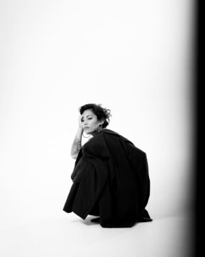 Ana Tijoux Instagram - 1.60

No sé cuánto peso 

La edad es un soplo 

5to disco solista en camino 

Me rio 3 veces más veces que ayer de mi misma

Aqui 
Ahora 
V 
I
D
A

Mañana quien sabe 

Solo nos quedan las ideas floreciendo detrás del umbral …
🍉

@inti.gajardo.g 📷
@imanol_fuentes 💄maquillaje