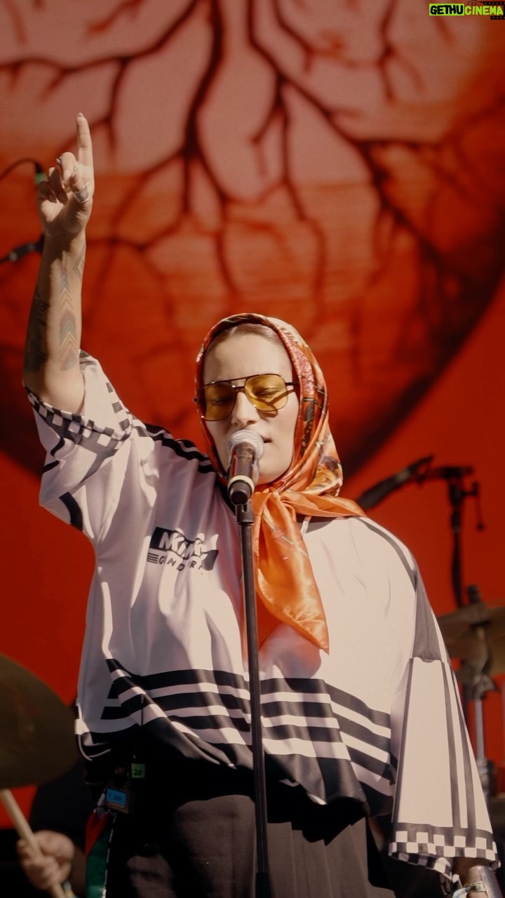 Ana Tijoux - 14.3K Likes - Con todo el power femenino 💪 @anatijoux nos entregó un show del alma en el Alternative Stage #LollaCL ❤️🔥
🎥: @id.filmcrew
