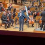 Ana Tijoux Instagram - Gracias por esta hermosa invitación en este canto de RESISTENCIA de parte de @gustavodudamel y la @laphil. Cuando entonamos la palabra RESISTENCIA no podemos no dejar hoy y siempre de hablar de PALESTINA. Sería una contradicción casi biológica callar lo aborrecible. El no pedir sino que exigir un cese al fuego, al bombardeo. Alinearse en nombre de la humanidad es hoy día clave. A mis amigas y amigos cantantes no temamos a ponernos de pie, no temamos a clamar contra las bombas, no temamos a alzar nuestro canto. Si hoy Víctor Jara cantara estoy segura que como canto contra la masacre de Vietnam hoy cantaría por cada caído en Gaza y en el resto del territorio. Sigamos entonando convicciones mundo, sin miedo en nombre de la VIDA MISMA. Una y mil veces #ceasefire Hermoso concierto realizado junto a las colegas: @liladowns @goyo @ely.guerra.oficial @madameperine Thank you for this beautiful invitation and for adding me to this song of RESISTANCE @gustavodudamel y @laphil. Today from the moment we sing the word RESISTANCE, we cannot refrain from speaking about PALESTINE. It would almost be a biological contradiction to remain silent about the abhorrent. It’s not about asking but demanding a ceasefire, an end to the bombing. Aligning ourselves in the name of humanity is crucial today. To my friends that are artists, let’s not be afraid to stand up, let’s not be afraid to protest against the bombs, let’s not be afraid to raise our voices. If Víctor Jara were to sing today, I am sure that just as he sang against the massacre in Vietnam, he would sing for every fallen in Gaza and the rest of the territory. Let’s continue singing our convictions World, without fear in the name of LIFE ITSELF. One and a thousand times #ceasefire. Salud!