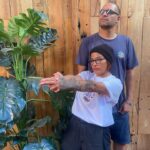 Ana Tijoux Instagram - No tengo palabras para agradecer a toda la gente que nos vino a ver en cada concierto, por su hermosa energía. 🤲🏽 Por llenarme de VIDA 🫀y darle tanto sentido a este oficio. Tomar casi un avión diario y tocar de un lado a otro 🌍 sin parar sería impensable gracias a cada uno de ustedes. Cada mensaje de apoyo y afecto hace que el cansancio se amenice y solo se pueda agradecer el amor infinito que nos regalan. Gracias al bello equipo que me acompaña @el.rauu @derrocha_fe @nicondrums Y Guillaume en los controles Se pasaron hermanos tremenda energía. Nos vemos en Paris en @cafedeladanse_paris OJO esta SOLD OUT ‼️ Abrazos y más amor familia. Por donde se camine y cante siempre 🇵🇸🤲🏽✊🏽🫶🏽❤️ Gracias @pandaartistmanagement @produccionw @tba_agency @pauldryden