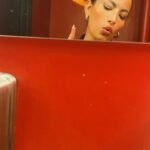 Ana Tijoux Instagram - No tengo palabras para agradecer a toda la gente que nos vino a ver en cada concierto, por su hermosa energía. 🤲🏽 Por llenarme de VIDA 🫀y darle tanto sentido a este oficio. Tomar casi un avión diario y tocar de un lado a otro 🌍 sin parar sería impensable gracias a cada uno de ustedes. Cada mensaje de apoyo y afecto hace que el cansancio se amenice y solo se pueda agradecer el amor infinito que nos regalan. Gracias al bello equipo que me acompaña @el.rauu @derrocha_fe @nicondrums Y Guillaume en los controles Se pasaron hermanos tremenda energía. Nos vemos en Paris en @cafedeladanse_paris OJO esta SOLD OUT ‼️ Abrazos y más amor familia. Por donde se camine y cante siempre 🇵🇸🤲🏽✊🏽🫶🏽❤️ Gracias @pandaartistmanagement @produccionw @tba_agency @pauldryden