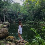 Ana Valeria Becerril Instagram - Olor a cenote, flores y vela 🪷 @dior @diorbeauty @chableyucatan @esejuanfuentes te amo bebé, gracias por esto