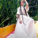 Ana Valeria Becerril Instagram - Grazia x Dior Por los senderos del Lago de Xochimilco Foto @______tigree Dir. de Moda @annielask Dir. Editorial @tonisalamanca Maquillaje @gusbortolotti Hair @ernestovargas_hair @graziamexico @dior @talentontheroad 🤍