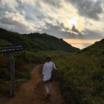 Ana Valeria Becerril Instagram - Yo no me complico, me gusta pasar mi cumpleaños en la punta más cercana al mar, que me revuelquen las olas y que me saquen los pensamientos pesados de encima, llorar los cambios y agradecer lo nuevo. Gracias a todxs por sus mensajitos y buenos deseos, va de vuelta siempre 🤍