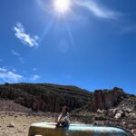 Ana Valeria Becerril Instagram - Anochece todos los días. El sol se va por el horizonte cada vez…y aún así, nunca había visto nada igual. Se hace de día, para que se haga de noche y luego de día, otra vez. 🌘 Hay que soltar, hay que vaciarse para recibir livianita lo que tenga que venir. No perder el asombro, no todos los días anochece de día. Gracias por vivir esto conmigo ❤️ @claudiaalvarezo @sebastian__dante @jorgearandamx Videitos de @claudiaalvarezo y @jorgearandamx