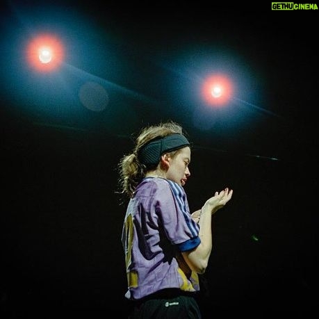 Ana Valeria Becerril Instagram - Celebro mucho este 2023, fue un año maravilloso. Pero sin lugar a dudas, mis Lobas fueron lo mejor. Mi lugar seguro es el Teatro, arriba de un escenario soy completa y es el lugar donde he conocido a las mejores personas. “Serendipity” le dicen a esa cosa hermosa que encuentras sin buscarla, que no sabías que necesitabas. Ahora sé que sin ellas nada, que hicimos una obra basta, compleja, mágica y que juntas podemos crear cosas que no existen (como dice @paula_zelayacervantes) Gracias, gracias, gracias 💜 Gracias @paula_zelayacervantes @anaguq @luisaguzmanquin @camillajtb por levantar y sostener este proyecto, por creer y defender el teatro hecho por mujeres. Gracias a mis Lobas: @mariapenella @camila.torres.cantu @alicecandelas @patricialoranca_ @sharonayon @anaguq @claugomenchaca @arceliaramirezoficial @chelsantre @maicvamora