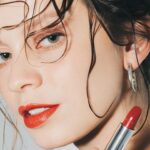 Ana Valeria Becerril Instagram - Rogue Dior. Be your own muse 🥀♥️ @dior @diorbeauty @diorbeautylovers Foto: @ximenamorfin MUA: @robbielikemargot Hair: @mannymarciall @esejuanfuentes @anapaudoria ♥️