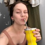 Ana Valeria Becerril Instagram - Se cierra el baúl con esmeraldas, hilo de bordar y cartas de amor dentro. Pronto lo volvemos a abrir, R. #CAPC