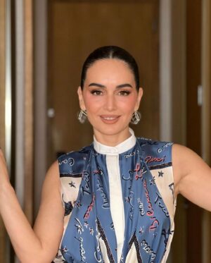 Ana de la Reguera Instagram - Buenos días!!! ☀️☀️☀️☀️☀️
Mañana estrenamos @analaserie no saben lo feliz que estoy de que finalmente puedan ver el trabajo de tanta gente! 
No se la pierdan por @primevideomx @primevideolat en todo el mundo 🌍 excepto por @vix en EU y Puerto Rico!

Total look @fendi 
Make up @cesarmushi 
Hair @alfredmkup 
@getagencia