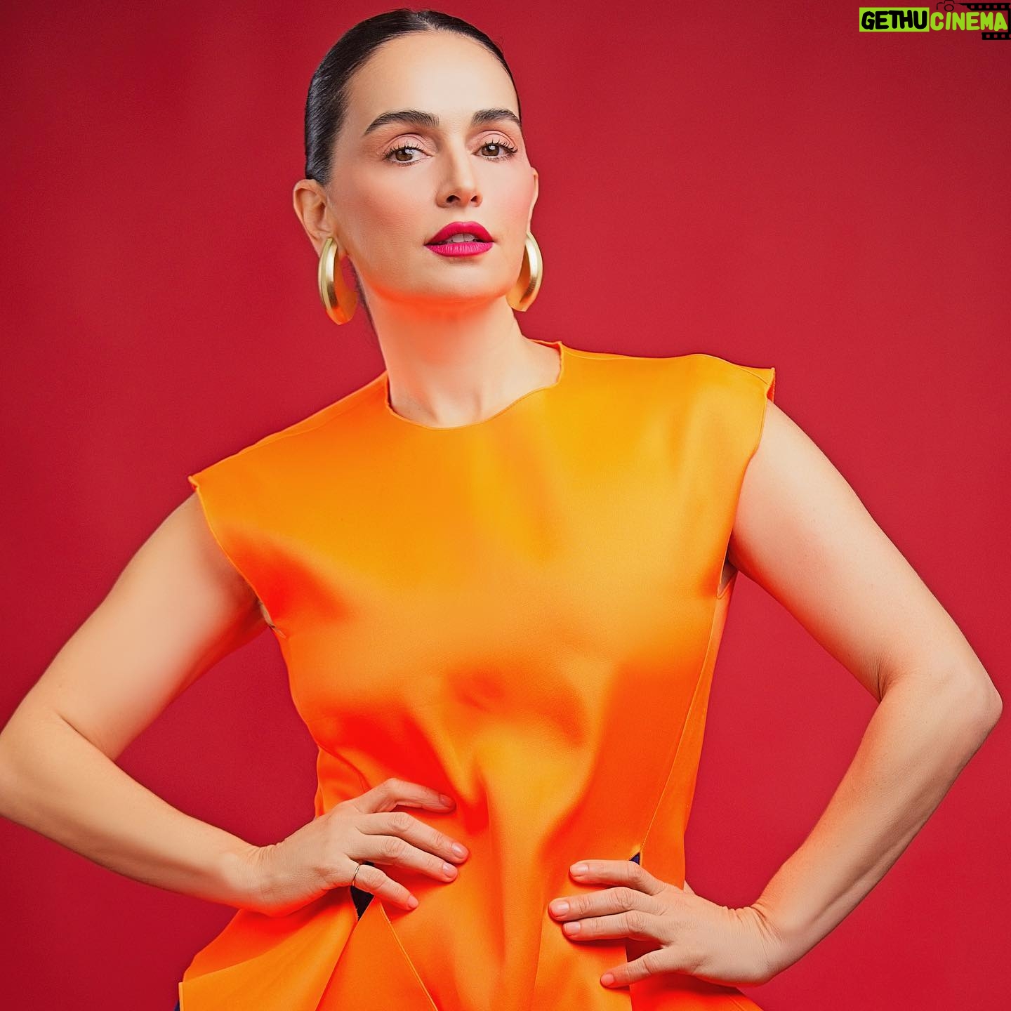 Ana de la Reguera Instagram - Nos entusiasma compartir esta gran noticia, nuestra talentosa actriz @adelareguera el próximo 2 de septiembre tendrá el honor de ser la primera actriz de Latinoamérica en convertirse en madrina de los Premios Kinéo en el Festival Internacional de Cine de Venecia. ANA DE LA REGUERA BY: @josuepena7 DIRECCIÓN Y ESTILISMO: @claudiavaldeza HAIR: @veronicamillan_ MAKE UP: @cesarmushi ASISTENTE DE PRODUCCIÓN: @ecobrow #anadelareguera #premioskinéo #festivaldevenecia