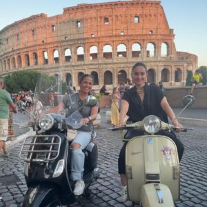 Ana de la Reguera Instagram - Roma ♥️🛵♥️

 #vespa #rome
