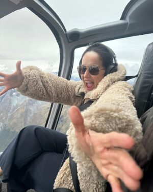 Ana de la Reguera Instagram - Nueva Zelanda, un país joven como yo. 😂🤟❤️
Feliz año! Pa mi empieza mañana! Para ustedes?