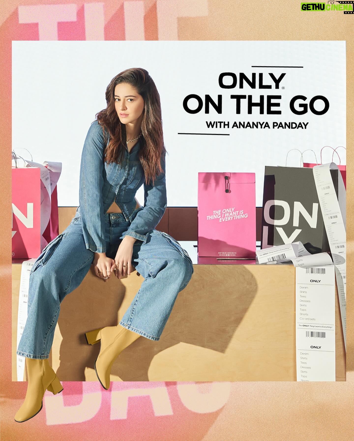 Ananya Panday Instagram - Had a moment 📸 while shopping for my summer wardrobe ☀️#ONLYOnTheGo @onlyindia #ONLYxAnanyaPanday #ONLY #ONLYThingIwantIsEverything #ONLYIndia #AnanyaPanday #AnanyaInONLY #ONLYAmbassador #AD