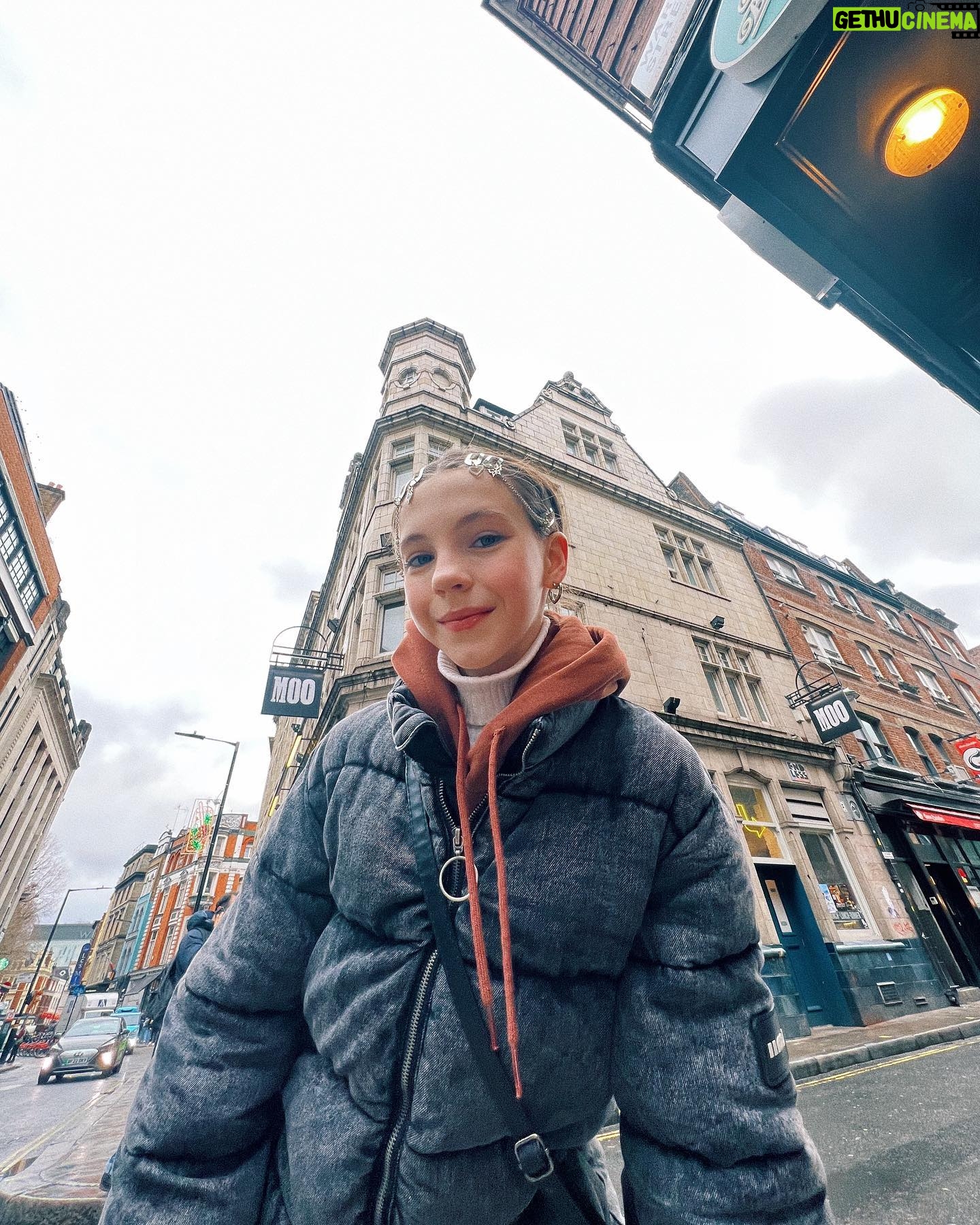 Anastasia Russo Instagram - London has quickly become one of my fav cities this year π¬π§ hereβs my last photo dump: 1- oh look a London bus! AGAIN (I know Iβm basic sorry ππ) 2- me and Paddington if front of the London Eye π§Έ 3- the Big Ben HAD to be here 4- I took so many Polaroid photos π₯Ή 5- SoHo is my favorite neighborhood in London for sure 6- the Underground here is a little bit too aesthetic ππΌ 7- cute pic β¨ 8- I went to the @harrypottershop π and it was just wayyyyy too cool! 9- THE VIEW π€ 10- @lucamusicuk gave the best concert in Covent Garden and I loved it! β€οΈ