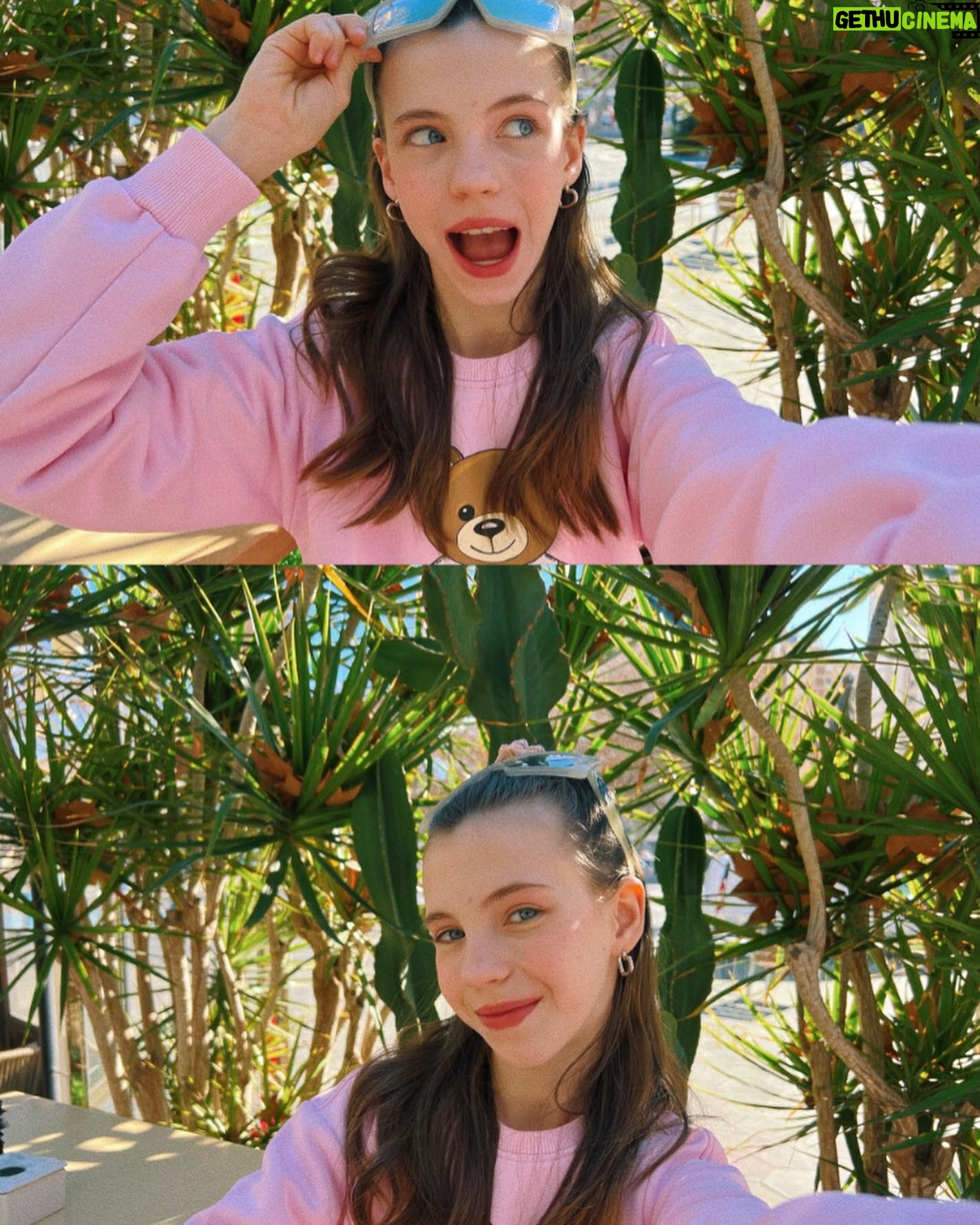 Anastasia Russo Instagram - I went to the beach for some days of relax and hereβs a carousel of everything that happened: ππ
πΌ 1- little pic at the sunset π
2- loved this two pics plus pink always looks great 3- comfiest bed ever over at @benidormplaza 4- awesome brunch over at @cafeparisbenidorm @belroybenidorm π 5- I love the sunset and running through the beach even more ποΈ 6- went for a walk and look at the views π₯Ή 7- just a cute pic I guess 8- oh look itβs my sis π @itssofiarusso 9- canβt get enough of this beautiful city 10- best video ever to exist π