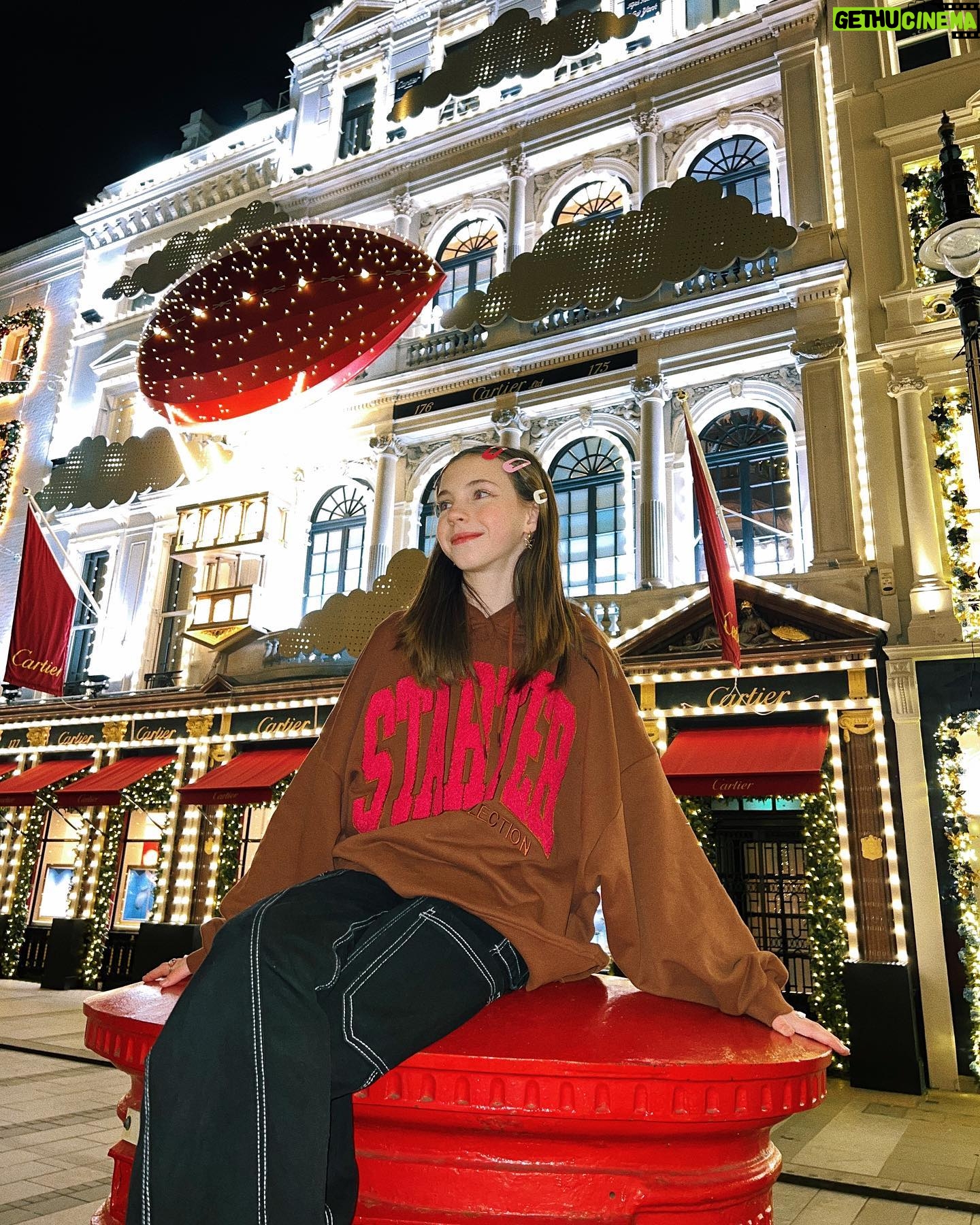 Anastasia Russo Instagram - 🇬🇧 day 1 in London! ✈️🎠 1- HAD to take a photo in front of the telephone ☎️ booth! 2- buses 🚍 here are so cool! 3- the Underground vibes…. 4- the lights are so pretty here! 5- cutest streets ever too! 🤍 6- my outfit from @starter_italia 7- Oxford street 🥹 8- felt like the happiest girl ever here! 9- “why are you calling me” mood 10- chilling at my fav London hotel 🏨 @courthousehotellondon