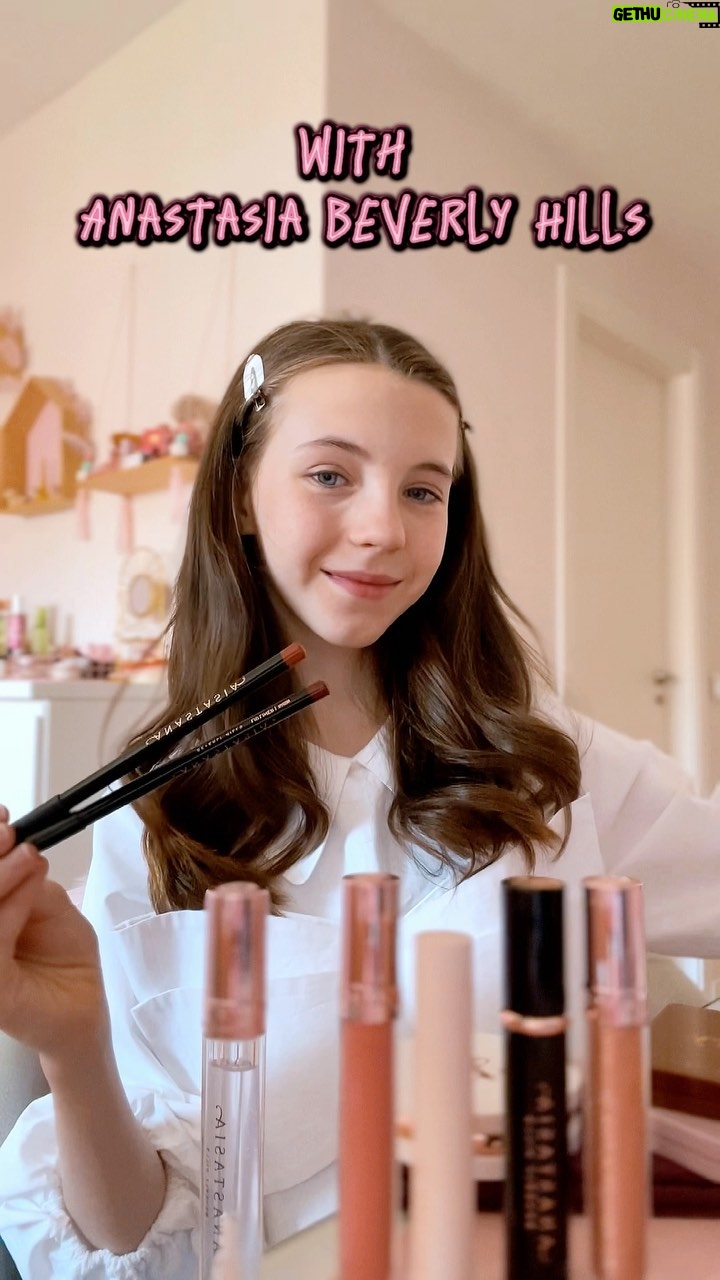 Anastasia Russo Instagram - recreating a makeup look using the incredible @anastasiabeverlyhills makeup products! ✨ what do you think about it? do you like it? - also, the was getting ready for a cool event, so that’s why I’m putting makeup on, I don’t do it on a daily basis 🥰