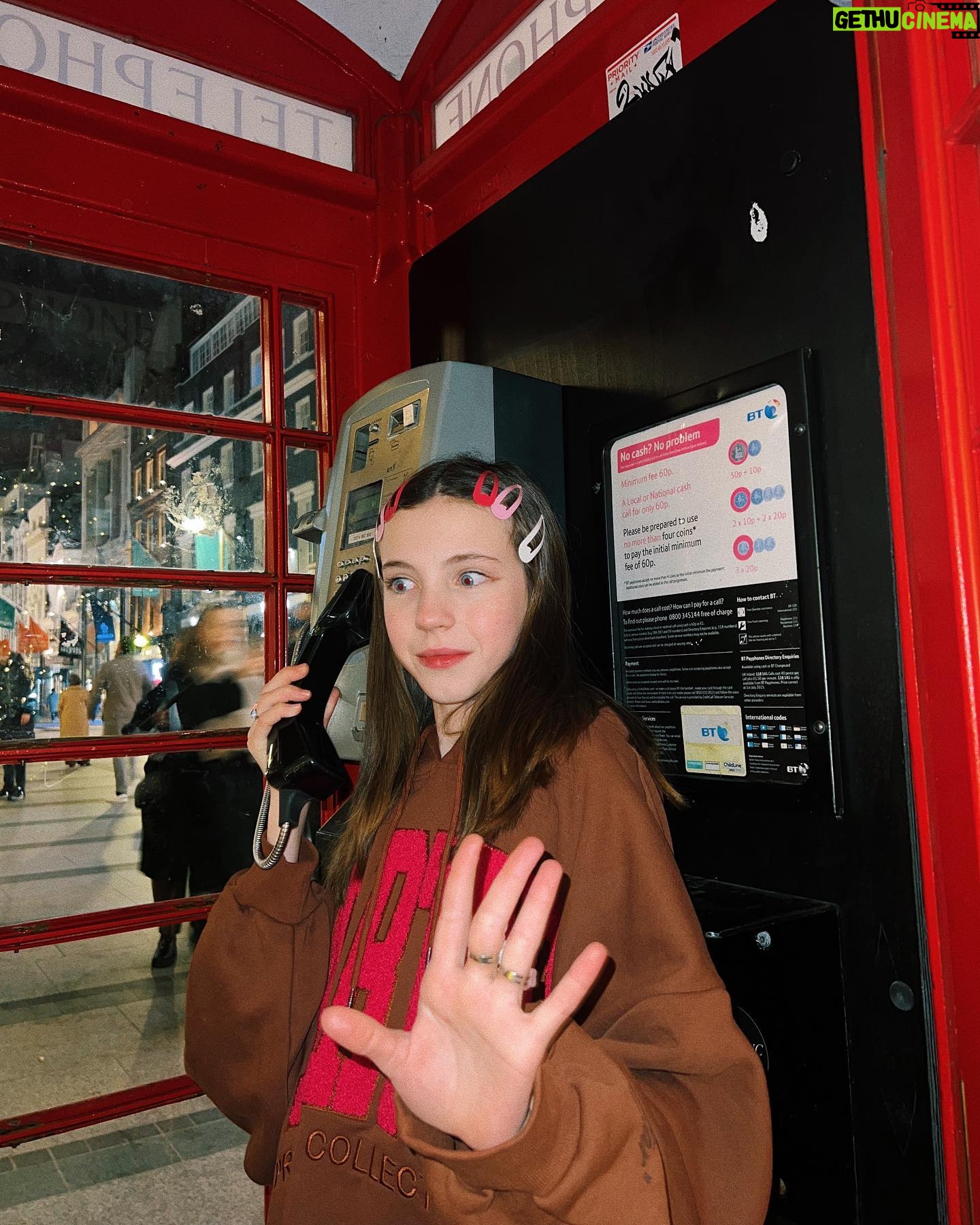 Anastasia Russo Instagram - 🇬🇧 day 1 in London! ✈️🎠 1- HAD to take a photo in front of the telephone ☎️ booth! 2- buses 🚍 here are so cool! 3- the Underground vibes…. 4- the lights are so pretty here! 5- cutest streets ever too! 🤍 6- my outfit from @starter_italia 7- Oxford street 🥹 8- felt like the happiest girl ever here! 9- “why are you calling me” mood 10- chilling at my fav London hotel 🏨 @courthousehotellondon