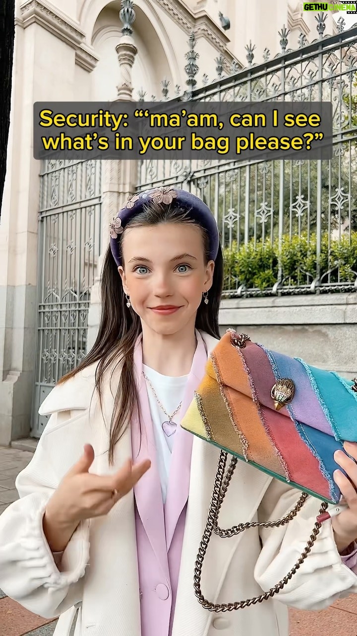 Anastasia Russo Instagram - I just got this new @kurtgeiger bag and had to do this reel 😂 thank you @viacomunicacion ✨
