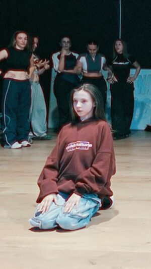 Anastasia Russo Instagram - had the coolest time ever at @ruthybabyyy dance masterclass in Madrid ❤️‍🩹 thank you, you are awesome!
big thanks to @rituals_dancestudio @pablodelacuesta @quiiqueiglesiass @alejo.er , love you guys! 🫂