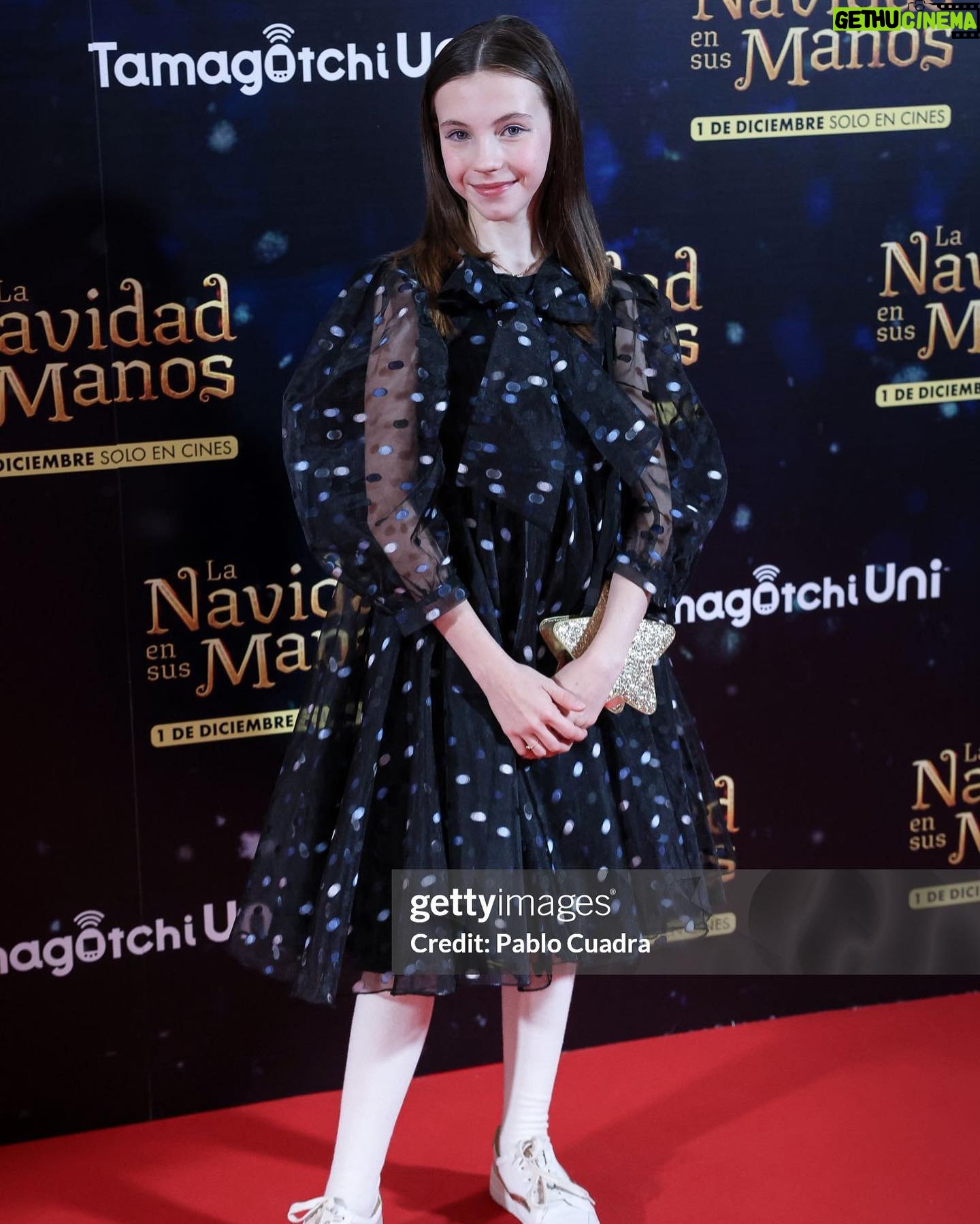 Anastasia Russo Instagram - Little sum up of my latest premieres because they have been AMAZING! 🥹✨ 1- look at this outfit for the premire of “Los Farad” by @primevideoes 2- little video because WOW 3- @miguel.g.herran smiled at me and I almost fainted 4- Premire of “OCHO APELLIDOS MARROQUIS 5- I LOVE doing interviews! 6- love them even more @carlotabmendo @nanobmendo 7- Premiere of the new Hunger Games movie and I dressed up as Lucy Gray 🥺💘 8- this brownies were DELICIOUS! 9- amazing movie premiere of “La Caja de Arena” which discusses important topics such as bullying! 10- And lastly the movie premiere of “La Navidad en sus Manos” 💥🎄❤️