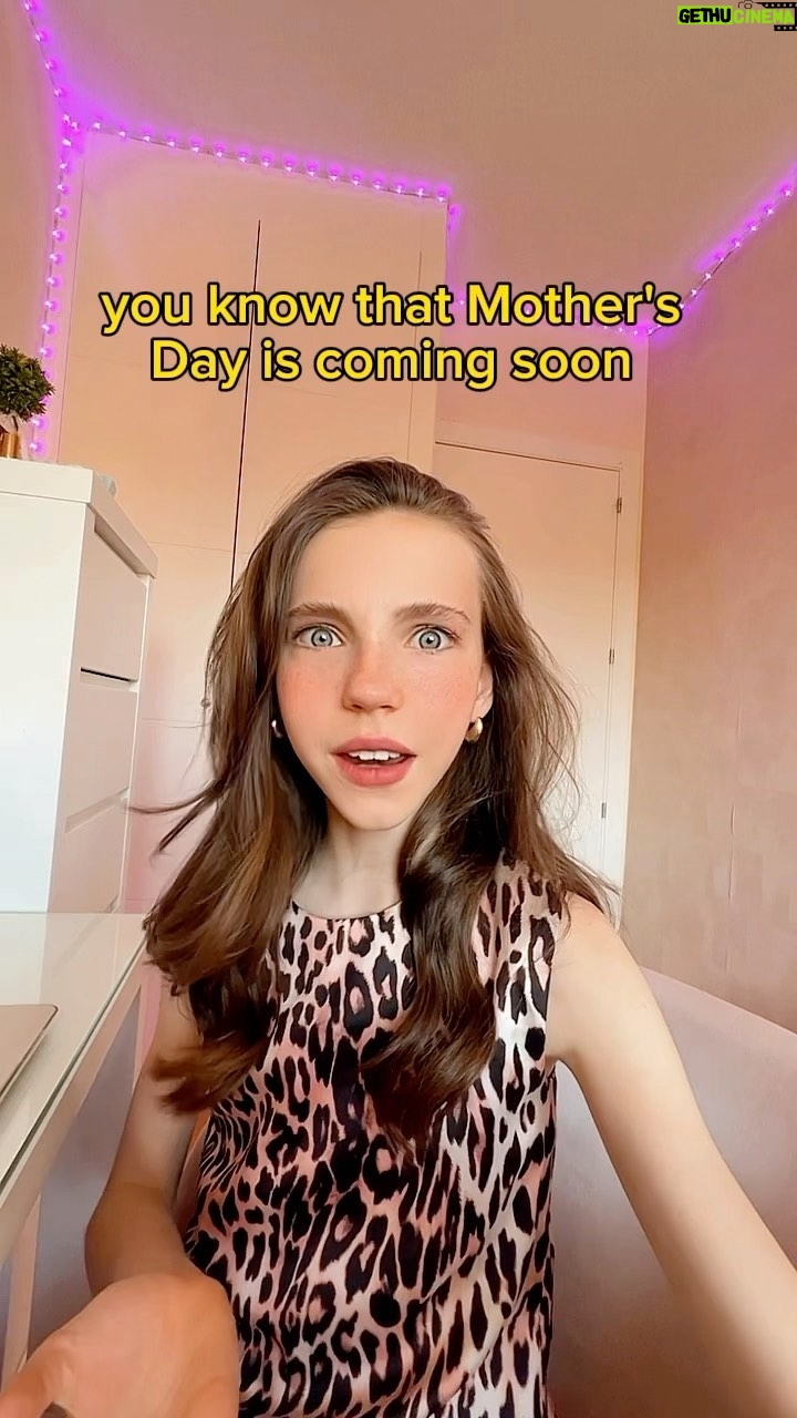 Anastasia Russo Instagram - Now that Mother’s Day is coming, I have the perfect solution for you 🫶🏼✨ *ad #QuillBotPartner #ThankYouMom