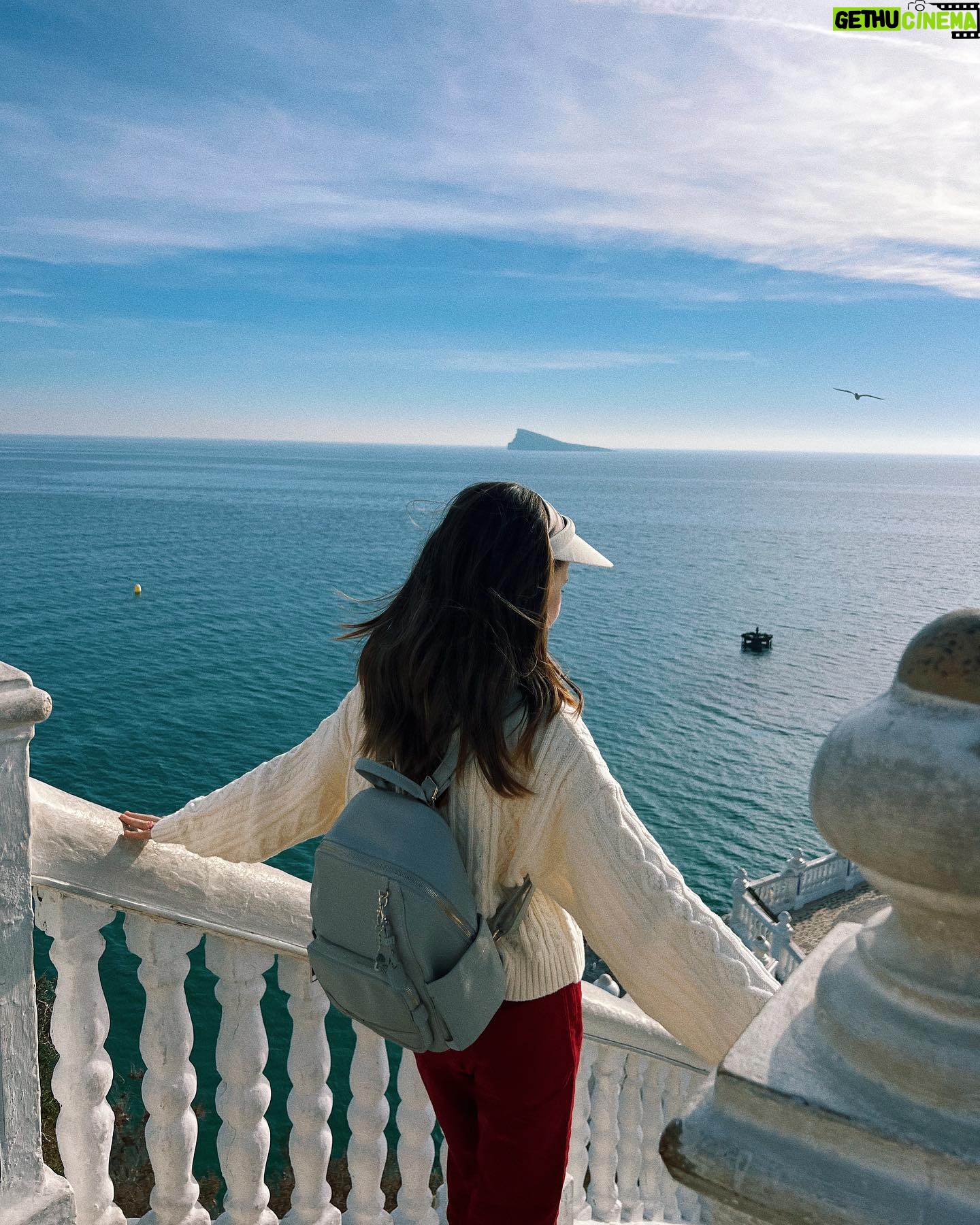 Anastasia Russo Instagram - I went to the beach for some days of relax and hereβs a carousel of everything that happened: ππ
πΌ 1- little pic at the sunset π
2- loved this two pics plus pink always looks great 3- comfiest bed ever over at @benidormplaza 4- awesome brunch over at @cafeparisbenidorm @belroybenidorm π 5- I love the sunset and running through the beach even more ποΈ 6- went for a walk and look at the views π₯Ή 7- just a cute pic I guess 8- oh look itβs my sis π @itssofiarusso 9- canβt get enough of this beautiful city 10- best video ever to exist π