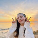 Anastasia Russo Instagram - I went to the beach for some days of relax and here’s a carousel of everything that happened: 😗💅🏼 1- little pic at the sunset 🌅 2- loved this two pics plus pink always looks great 3- comfiest bed ever over at @benidormplaza 4- awesome brunch over at @cafeparisbenidorm @belroybenidorm 💘 5- I love the sunset and running through the beach even more 🏝️ 6- went for a walk and look at the views 🥹 7- just a cute pic I guess 8- oh look it’s my sis 🙃 @itssofiarusso 9- can’t get enough of this beautiful city 10- best video ever to exist 😂